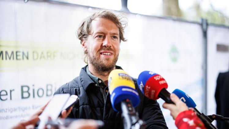 ARCHIV - Engagiert sich unter anderem für das Projekt «BioBienenApfel»: Sebastian Vettel. Foto: Matthias Balk/dpa ARCHIV - Engagiert sich unter anderem für das Projekt «BioBienenApfel»: Sebastian Vettel. Foto: Matthias Balk/dpa