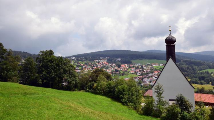 HANDOUT - Die Gemeinde Sankt Englmar liegt im Bayerischen Wald und pflegt die Tradition ihres Ortspatrons. Foto: Tourist-Information Sankt Englmar/dpa-tmn - ACHTUNG: Nur zur redaktionellen Verwendung im Zusammenhang mit dem genannten Text und nur bei vollständiger Nennung des vorstehenden Credits HANDOUT - Die Gemeinde Sankt Englmar liegt im Bayerischen Wald und pflegt die Tradition ihres Ortspatrons. Foto: Tourist-Information Sankt Englmar/dpa-tmn - ACHTUNG: Nur zur redaktionellen Verwendung im Zusammenhang mit dem genannten Text und nur bei vollständiger Nennung des vorstehenden Credits