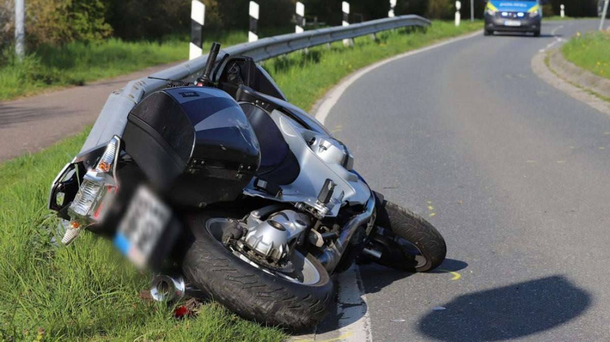 Schwerer Unfall Bei Großharrie: Mann Stürzt Mit Motorrad | SHZ