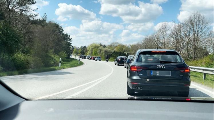 Stau an der A210-Abfahrt Osterrönfeld / Schacht-Audorf: Viele Autofahrer hatten die gleiche Idee.