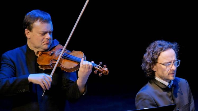Violinist Frank Peter Zimmermann und Pianis Martin Helmchen sind beim Schleswig-Holstein Musik Festival in der Rellinger Kirche dabei.