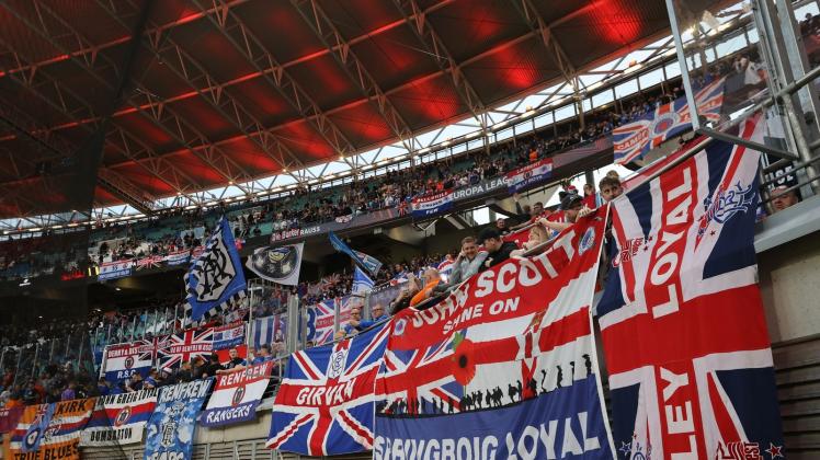 Zahlreiche mitgereiste Rangers-Fans sorgten für Heimspiel-Atmosphäre in Leipzig. Foto: Jan Woitas/dpa