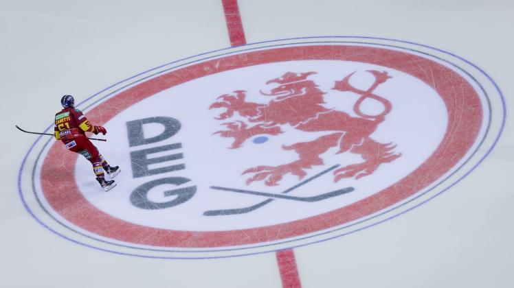 ARCHIV - Das Logo des DEL-Teams Düsseldorfer EG ist auf dem Eis eingelassen. Foto: Rolf Vennenbernd/dpa