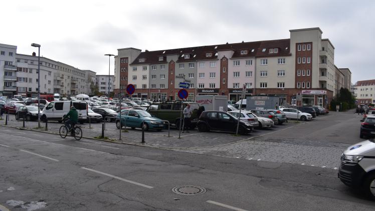 Der Ulmenmarkt wird derzeit schon als Parkplatz genutzt.