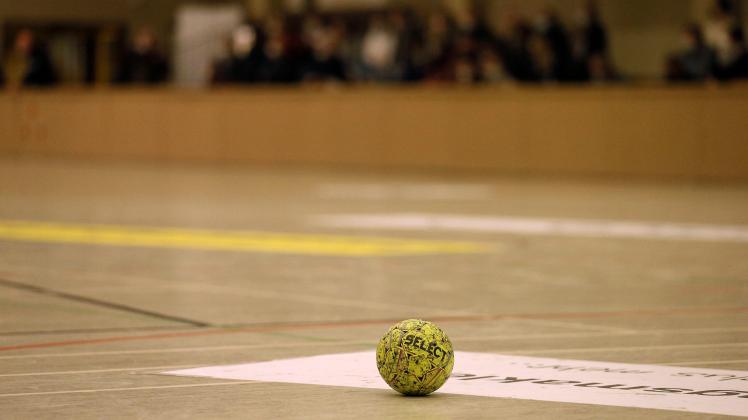 Symbolfoto : ¦. der Ball Handball - 2. Bundesliga Damen , am Sa. 12.03.2022 MTV Heide - SG H2Ku Herrenberg *** Symbol ph