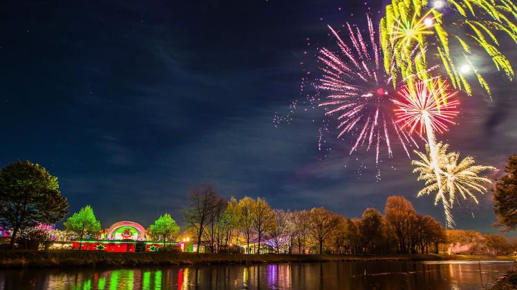 Zur Kirmes in Lingen gehört traditionell ein großes Feuerwerk. Die Stadt Lingen bittet, eventuell verängstigte Flüchtlinge aus der Ukraine darauf aufmerksam zu machen. Zum Maimarkt in Papenburg gehört traditionell ein großes Feuerwerk. Die Stadt bittet, verängstigte Flüchtlinge aus der Ukraine darauf aufmerksam zu machen.