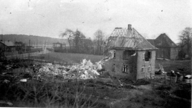 Ein zerstörtes Wohnhaus nach dem Luftangriff vom 11. Januar 1944 auf Meppen am Schlackenberg der Meppener Eisenhütte. Wilhelm Bartels erlebte als Kind, wie Bomben auf seine Heimatstadt geworfen wurden. Meppen 1944