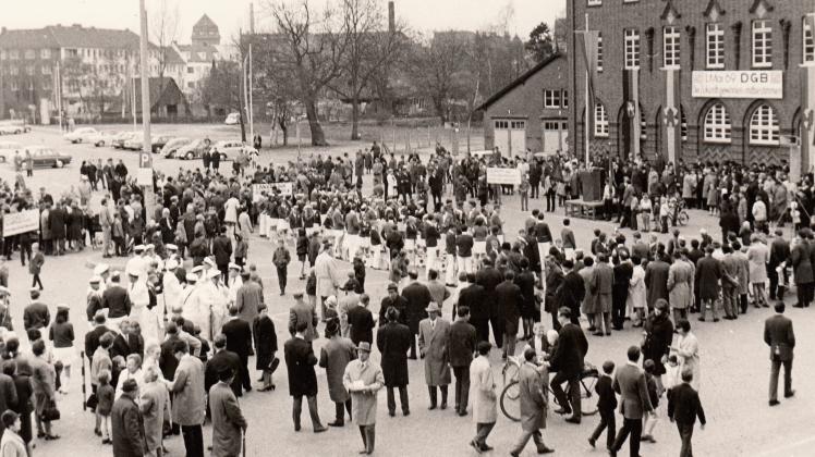 Maikundgebung 1969 auf dem Hans-Böckler-Platz.