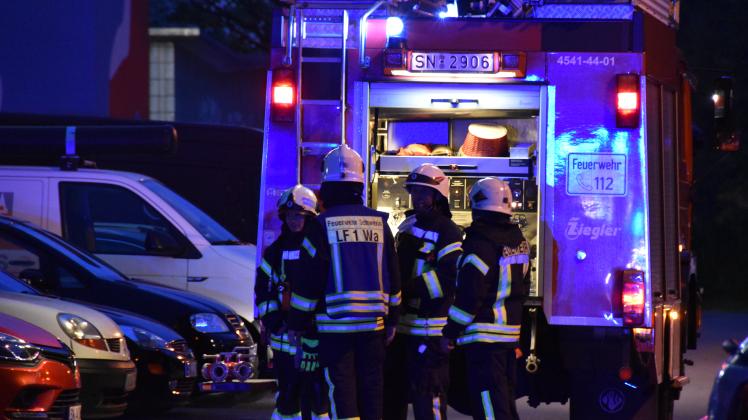 Feuerwehr Schwerin rückt in die Rahlstedter Straße Lankow aus