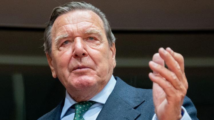Ukraine-Konflikt - Schröder zu Gesprächen in Moskau