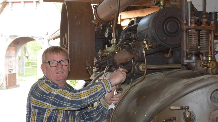 Alte Maschinen und Fahrzeuge präsentiert Holger Paulsen in seinem Museum in Ankum.