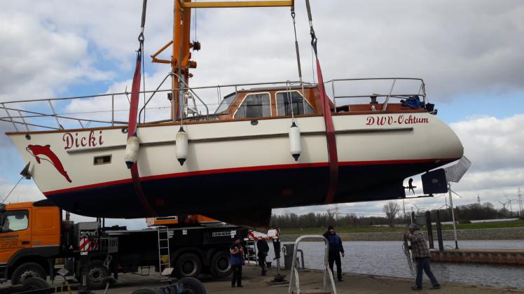 Auch das Segelboot „Dicki“ des DWV-Vorsitzenden Jürgen Sawatzky ist zur Saisoneröffnung zu Wasser gelassen worden. Auch das Segelboot „Dicki“ des DWV-Vorsitzenden Jürgen Sawatzky ist zur Saisoneröffnung zu Wasser gelassen worden.