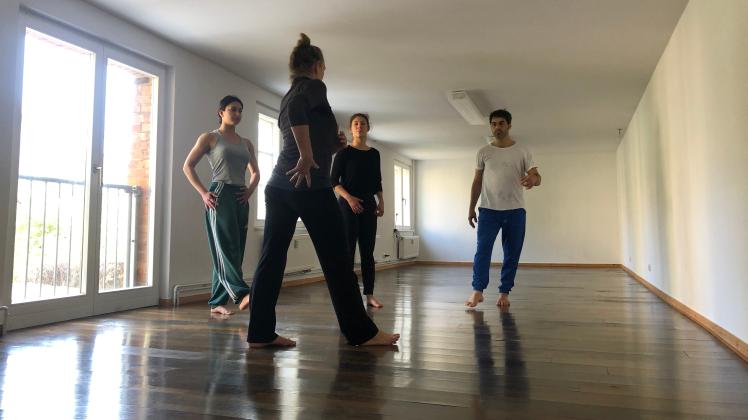 Tänzer trainieren Slow Motion