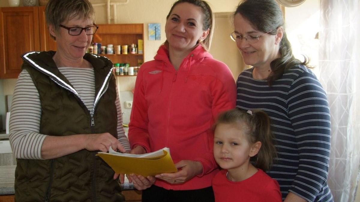  Flüchtlinge aus Ukraine warten auf Arbeitserlaubnis Bildidee 