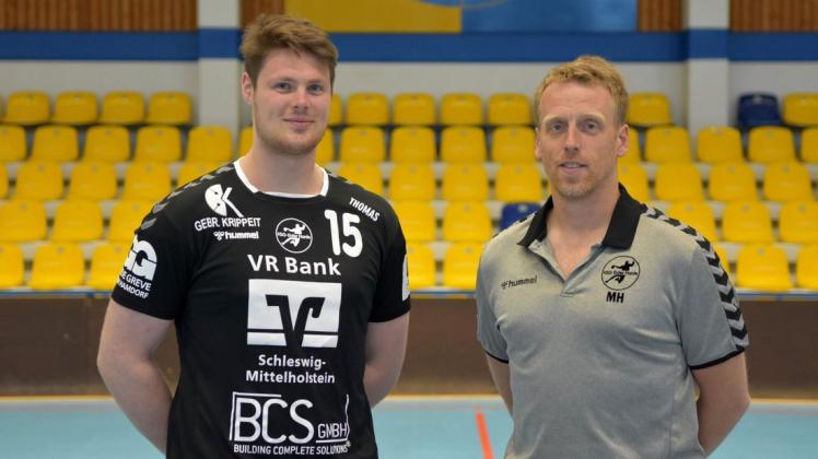 HSG-Coach Matthias Hinrichsen (rechts) freut sich über das „Ja-Wort“ von Tim-Ole Suhr.