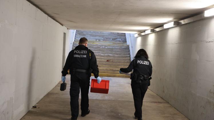 Am Bahnhof von Crimmitschau sollen Linke Rechtsextreme angegriffen haben. Die Polizei ermittelt. Foto: Bodo Schackow/dpa