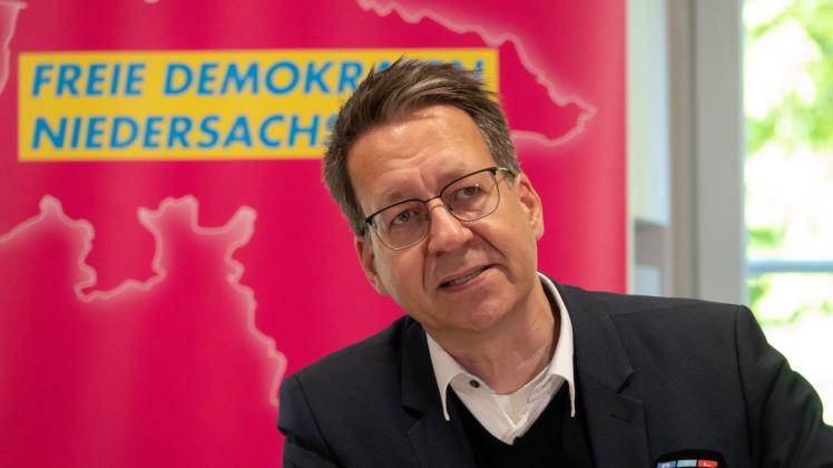 Stefan Birkner, FDP-Spitzenkandidat zur Landtagswahl in Niedersachsen, spricht in Hannover. Foto: Mia Bucher/dpa