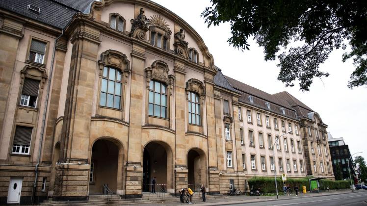 ARCHIV - Das Landgericht Mönchengladbach, das zugleich auch Sitz des Amtsgericht ist. Foto: Marius Becker/dpa/Archivbild