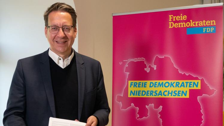 Stefan Birkner präsentiert den Programmentwurf zur Landtagswahl im Herbst. Foto: Mia Bucher/dpa