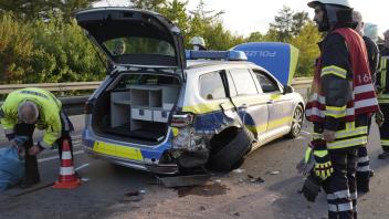 Nur noch ein Totalschaden: Polizeiauto nach Unfall auf B51/B65 in Ostercappeln