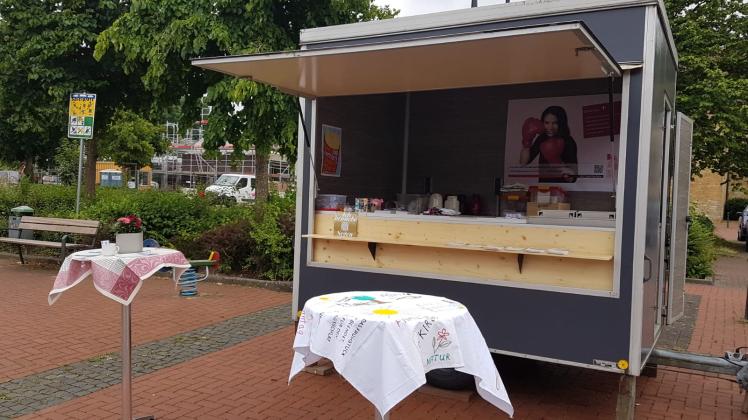 Das KAB-Mobil ist bis Oktober an jedem ersten Freitag im Monat auf dem Josefsplatz in Hollage anzutreffen. KAB-Mobil in Hollage
