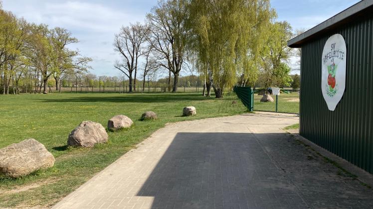 Derzeit wird in der Gemeindevertretung über einen dauerhaften Nutzungsvertrag über den Dodower Sportplatz diskutiert. 