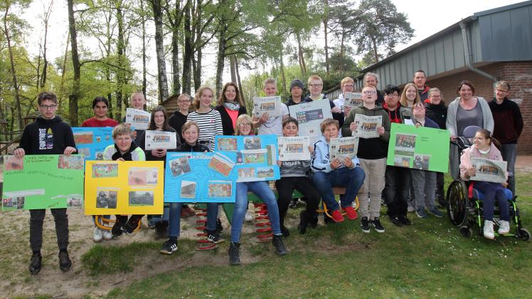 Seit vielen Jahren nehmen die Förderschüler der Mosaik-Schule in Lingen mit großer Begeisterung am Klasse!-Medienprojekt der Lingener Tagespost teil. Einem Redakteur präsentierten sie jetzt ihre ersten Ergebnisse. Seit vielen Jahren nehmen die Förderschüler der Mosaikschule in Lingen mit großer Begeisterung am Klasse!-Medienprojekt der Lingener Tagespost teil. Einem Redakteur der örtlichen Lingener Tagespost präsentierten sie jetzt ihre ersten Ergebnisse.