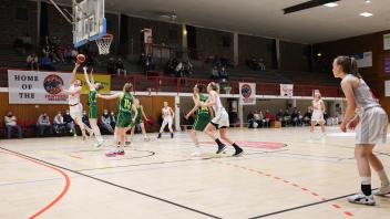 Basketball, 2. Bundesliga, Frauen: Panthers-Academy - SC Rist Wedel am 16.3.2022. Foto: Michael Gründel