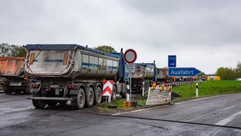 Arbeiten auf der Autobahnbaustelle A30 bei Melle - 25.04.2022