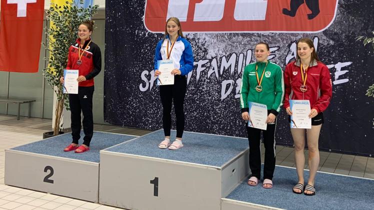 author Wasserspringerin Jette Müller vom WSC Rostock wurde am 5. Mai 2022 in der Sprunghalle des Berliner Europasportparks vom Ein-Meter-Brett Deutsche Meisterin vor ihrer ehemaligen Vereinskameradin Saskia Oettinghaus (Dresden/links).