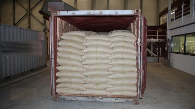 This handout photograph released by the Swiss Police of the Canton of Fribourg, western Switzerland on May 5, 2022, shows one of the five containers of a shipment of coffee beans delivered to a Nespresso plant in which more than 500 kilogrammes of cocaine was found, in Romont. - Swiss police said that more than 500 kilogrammes of cocaine had been found in a shipment of coffee beans delivered to a Nespresso plant. Workers at the plant in Romont, in the western Swiss canton of Fribourg, had alerted authorities on May 2, 2022 to a mysterious white powder found in sacks of coffee beans, regional police said in a statement. Staff at the coffee capsule maker, owned by Swiss food giant Nestle, "found an undetermined white substance when they unloaded the freshly delivered sacks of coffee beans," Fribourg police said. (Photo by Handout / Police cantonale Fribourg / AFP) / RESTRICTED TO EDITORIAL USE - MANDATORY CREDIT "AFP PHOTO / POLICE CANTONALE FRIBOURG" - NO MARKETING NO ADVERTISING CAMPAIGNS - DISTRIBUTED AS A SERVICE TO CLIENTS