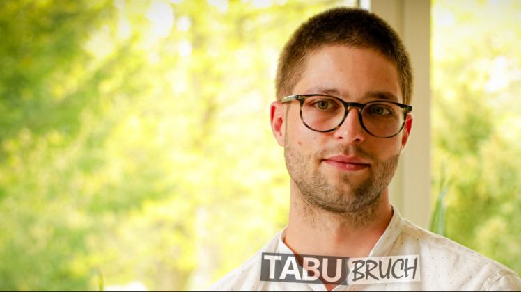 Matthias Schink aus Münster in seiner Wohnung während des Interviews zur Episode „Tabubruch“