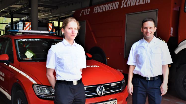 Das neue Führungsduo bei der Schweriner Berufsfeuerwehr: Stadtbrandrätin Nanne Schumann ist jetzt die Stellvertreterin von Dr. Stephan Jakobi, Leiter des Fachdienstes Feuerwehr und Katastrophenschutz 