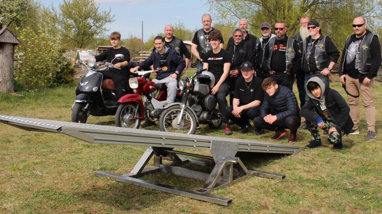 Der Motorradverein „Grey Bulls“ und der Nachwuchs laden zum Tag der offenen Tür in Güstrow ein.