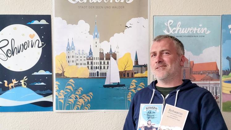 Der Stadt-Maler: Martin Molter gestaltet kunstvoll Postkarten und Poster mit Motiven aus der Landeshauptstadt.
