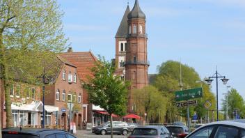 Der Papenburger Stadtteil Obenende mit den beiden charakteristischen Türmen.