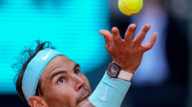 Hatte in Madrid gegen seinen 18 Jahre alten Landsmann Carlos Alcaraz verloren: Rafael Nadal. Foto: Manu Fernandez/AP/dpa