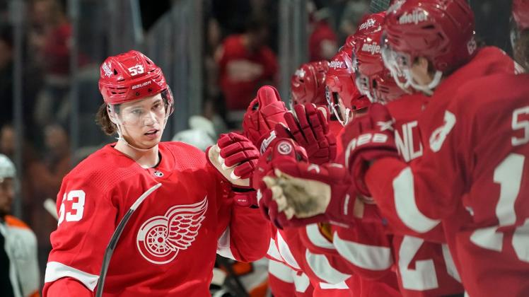 ARCHIV - Nationalspieler Moritz Seider ist in der NHL bei den Detroit Red Wings unter Vertrag. Foto: Paul Sancya/AP/dpa