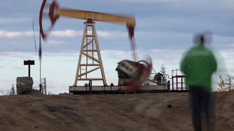 ARCHIV - In der EU herrscht weiter Uneinigkeit über ein mögliches Öl-Embargo gegen Russland. Foto: Dmitry Lovetsky/AP/dpa