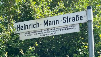 Einer von vielen im Dritten Reich verbotenen Autoren: Straßenschild in der Dodesheide.