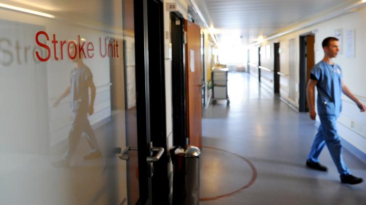 Rund 270.000 Menschen pro Jahr erleiden in Deutschland einen Schlaganfall. Betroffene werden auf der Schlaganfalleinheit (englisch: Stroke Unit) aufgenommen. Stroke Unit an AK Altona