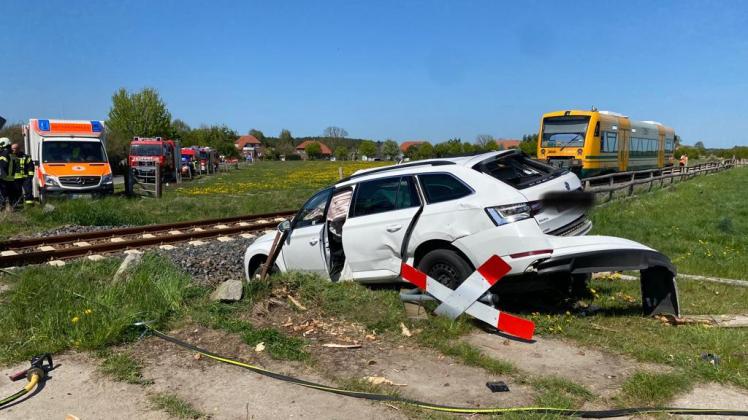 Am Skoda und am Triebwagen entstand Sachschaden in Höhe von etwa 50.000 Euro.