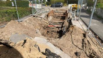 Die Westeländer Straße ist wegen der Bauarbeiten am Ostsammler zurzeit für den Pkw-Verkehr gesperrt.