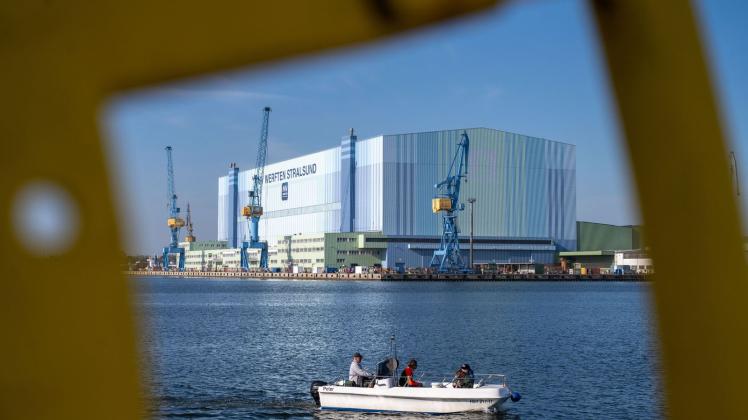 Blick auf das Logo MV Werften Stralsund auf dem Gelände der insolventen MV Werften. Foto: Stefan Sauer/dpa/Archivbild