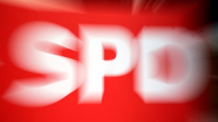ARCHIV - Das Logo der SPD in der Parteizentrale in Berlin. Foto: Wolfgang Kumm/dpa/Symbolbild
