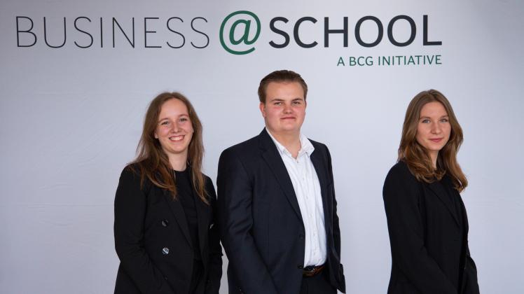Mira,  Tim  und  Hannah  sind  das  Team  Jobwindow  aus  dem Internatsgymnasium  Schloss  Torgelow