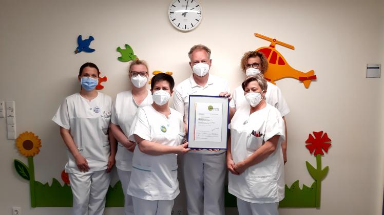 Qualitätskontrolle bestanden: das Team der Kinderklinik Güstrow.