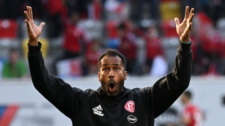 Zwölf Spiele unbesiegt mit Fortuna Düsseldorf: So jubelte Daniel Thioune beim 2:1 gegen Darmstadt 98. 06.05.2022, xjhx, Fussball 2.Bundesliga, Fortuna Duesseldorf - SV Darmstadt 98 emspor, v.l. Torjubel nach dem Tor zum c