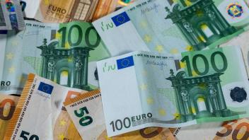 20.000 Euro hat der Bornhöveder den Betrügern übergeben.