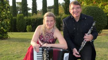 Meike Salzmann (l.) und Ulrich Lehna begeistern ihr Publikum mit Konzertakkordeon und Klarinette